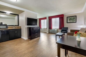 Studio Suite, 1 King Bed, Non Smoking
