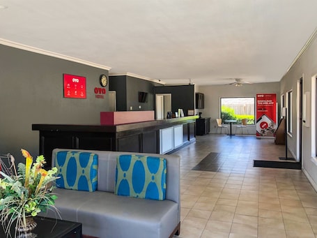Lobby sitting area. OYO Hotel DeRidder Hwy 171 North