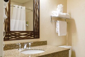 Deluxe Room, 2 Queen Beds, Non Smoking | Bathroom | Free toiletries, hair dryer, towels - Gold Country Inn and Casino by Red Lion Hotels (Elko)