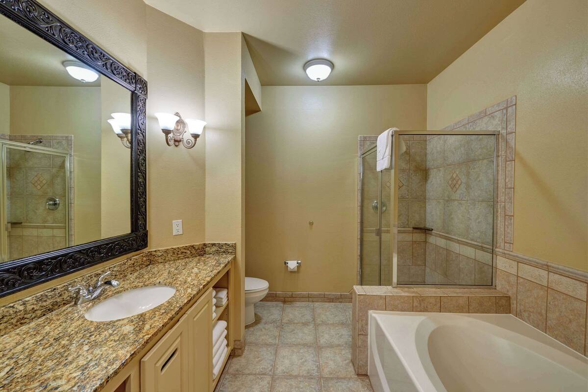 1 bedroom, premium bedding, desk, blackout curtains