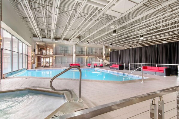 Indoor pool, outdoor pool - Knights Inn Emporia (Emporia)
