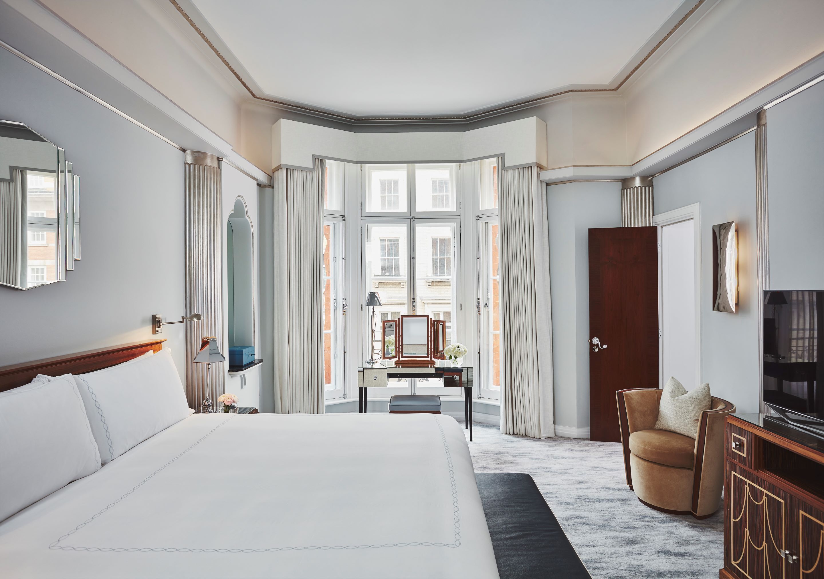 Suite (Claridge's) | Seprai premium, isi minibar gratis, brankas, dan didekorasi berbeda-beda