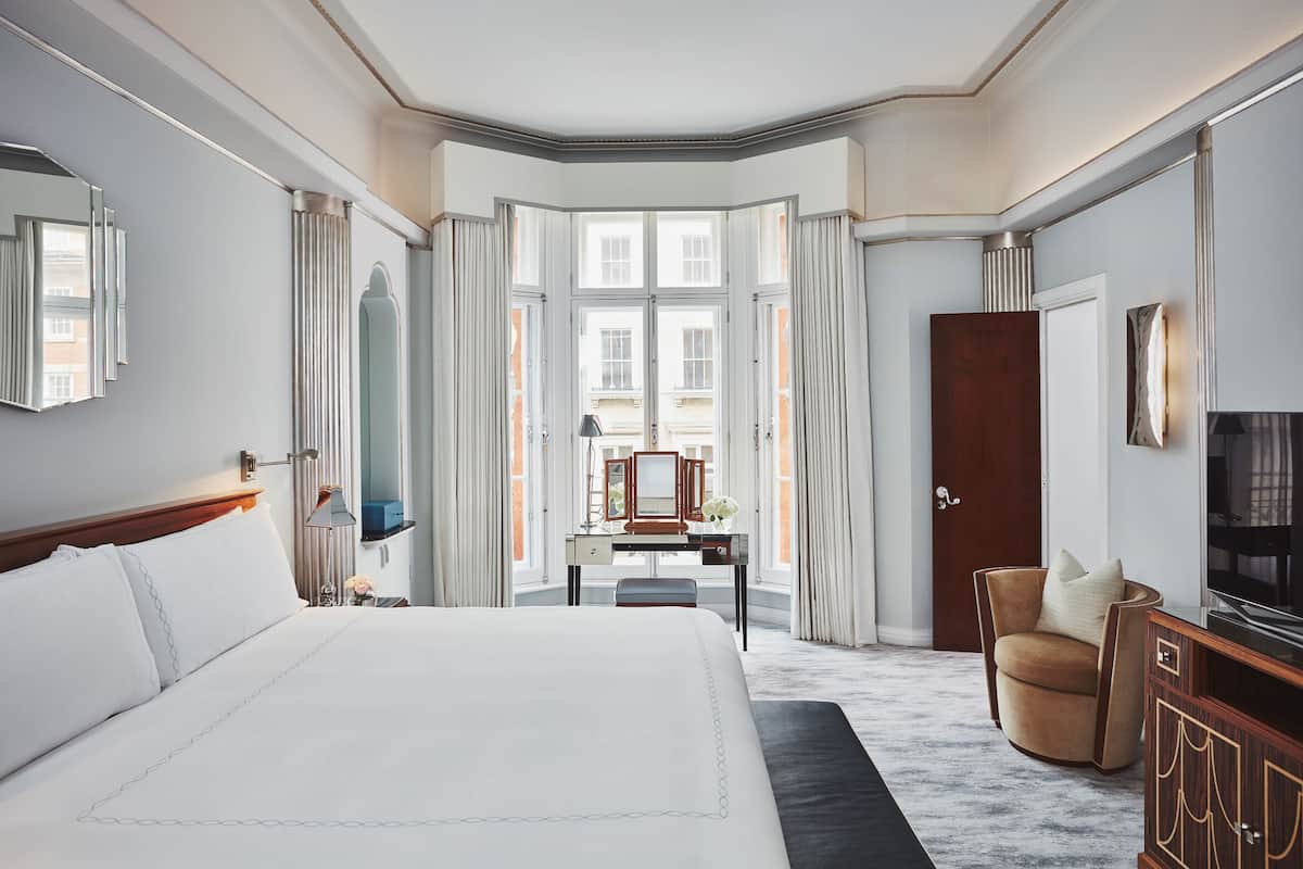 Claridge's Suite | Premium bedding, free minibar items, in-room safe