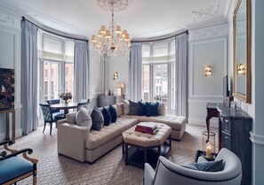 Suite, en esquina | Sala de estar | Televisión LED y películas con cargo 