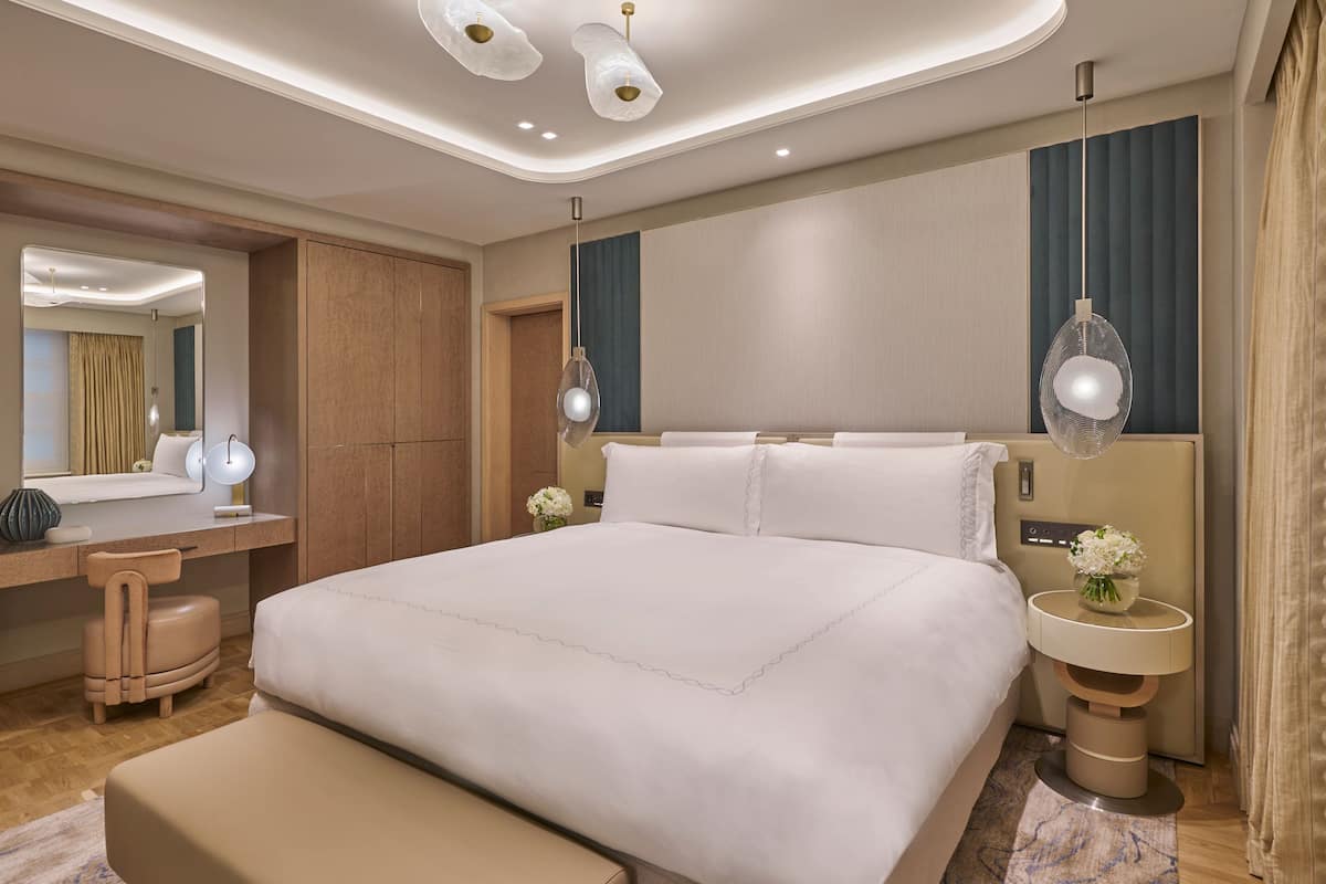 Claridge's Room | Premium bedding, free minibar items, in-room safe