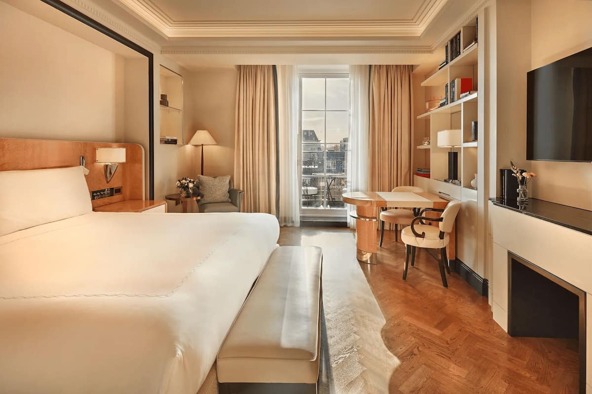 Claridge's Balcony Room | Premium bedding, free minibar items, in-room safe, desk