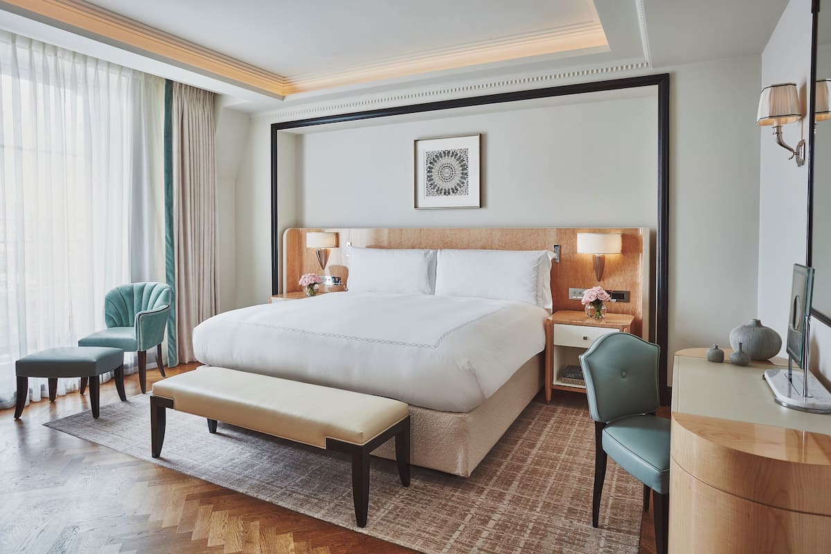 Mayfair Balcony Room | Premium bedding, free minibar items, in-room safe