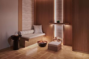 Couples treatment rooms, body treatments, aromatherapy