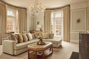Corner Suite | Premium bedding, free minibar items, in-room safe, desk