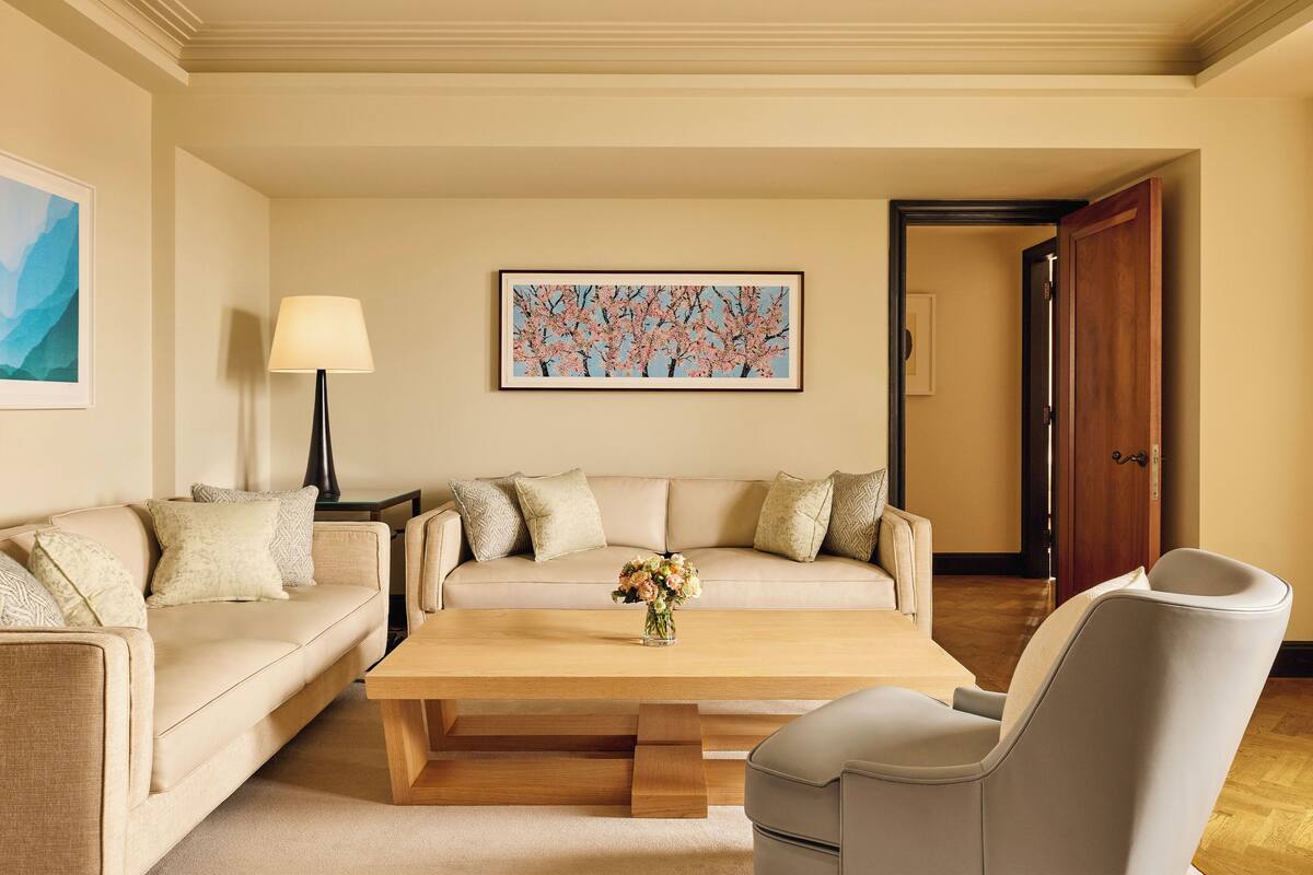 Corner Terrace Suite | Living area | LED TV, pay films