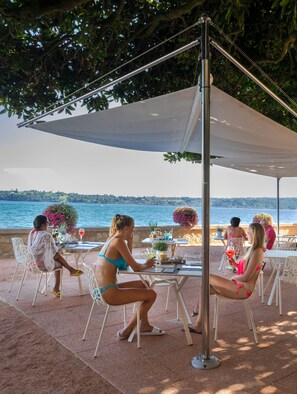 Beach bar