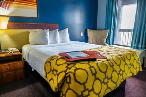 Standard Room, 1 King Bed | In-room safe, iron/ironing board, cribs/infant beds, rollaway beds - Baymont by Wyndham London KY (London)