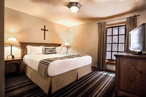 Suite, 1 King Bed, Fireplace (Jr. Fireplace Suite with 1 King Bed) | Premium bedding, in-room safe, desk, blackout drapes