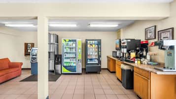 Sudah termasuk sarapan dibawa pulang setiap hari