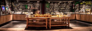 Tägliches Frühstücksbuffet (29 EUR pro Person)