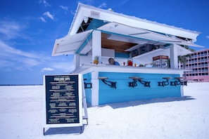 Poolside bar - Pink Shell Beach Resort and Marina (Fort Myers Beach)
