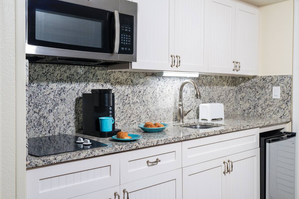 microwave, stovetop, coffee/tea maker, toaster