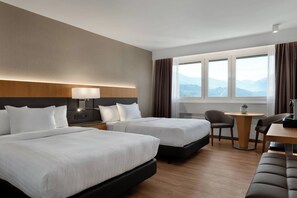 Hypo-allergenic bedding, in-room safe, desk, blackout curtains