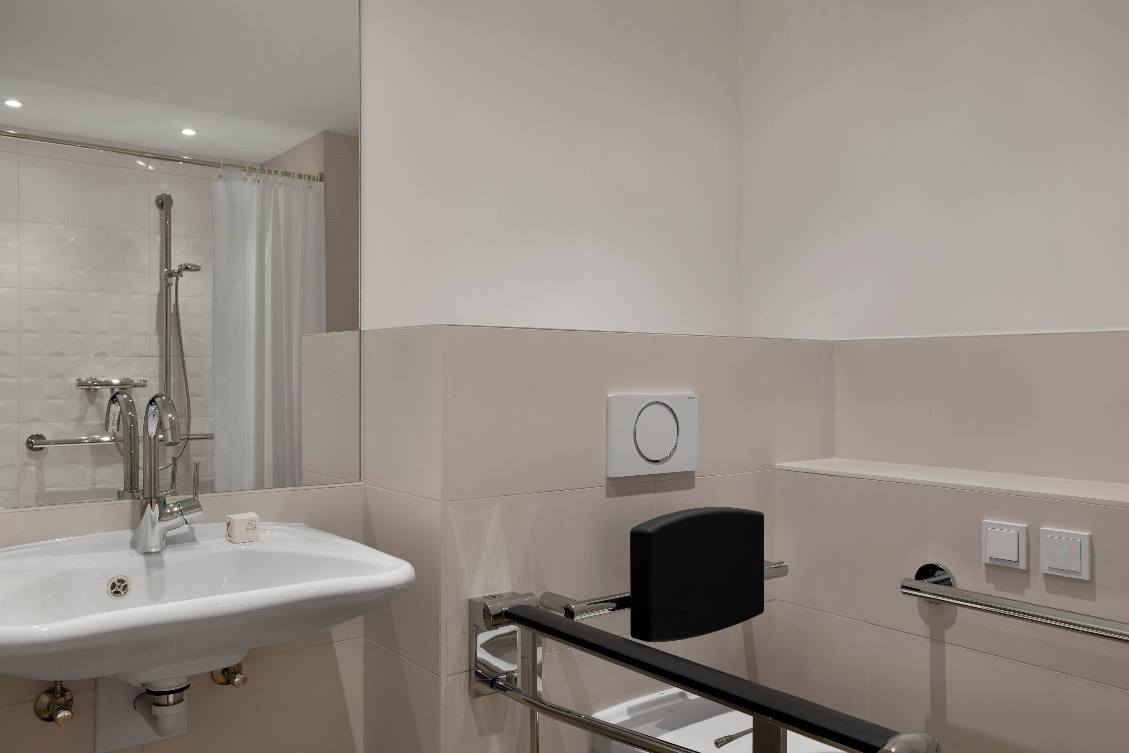 standard room, 2 double beds, non smoking, mountain view | bathroom | designer toiletries, hair dryer, bathrobes, towels