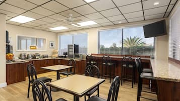 Free daily continental breakfast