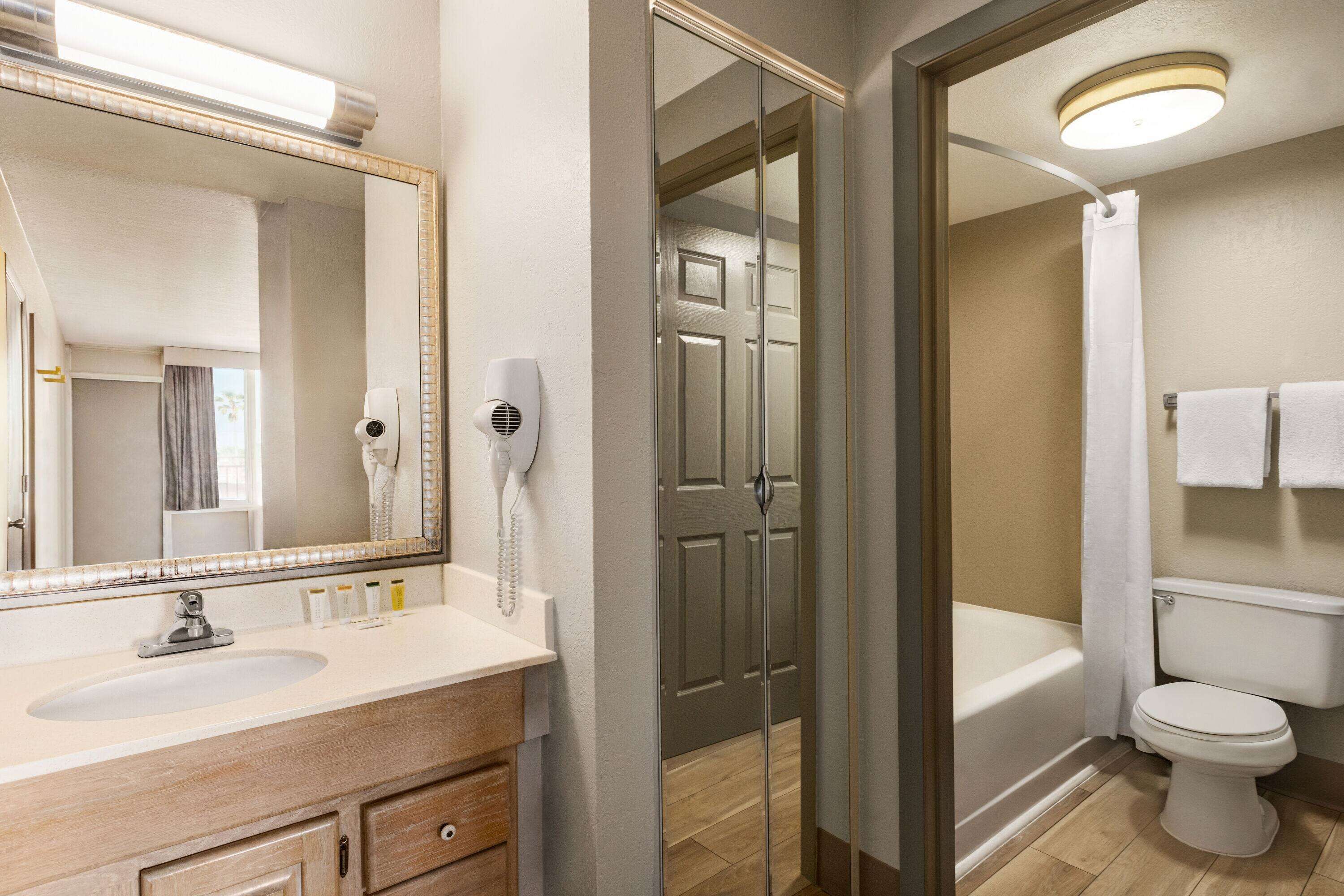 Suite, 2 Queen Beds, Non Smoking (One-Bedroom) | Bathroom | Combined shower/tub, free toiletries, hair dryer, towels