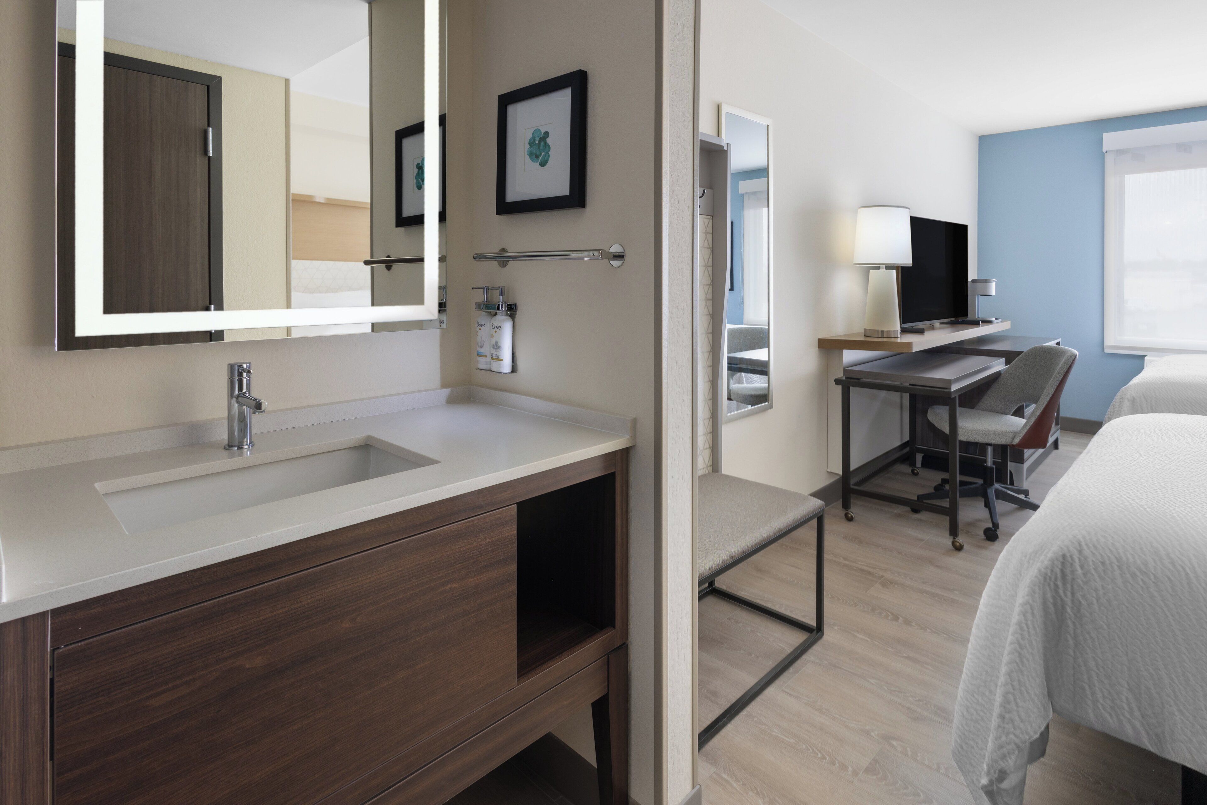 Hypo-allergenic bedding, in-room safe, desk, laptop workspace