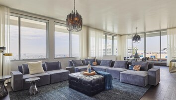 Ropa de cama de alta calidad, cubrecamas y artículos del minibar gratis