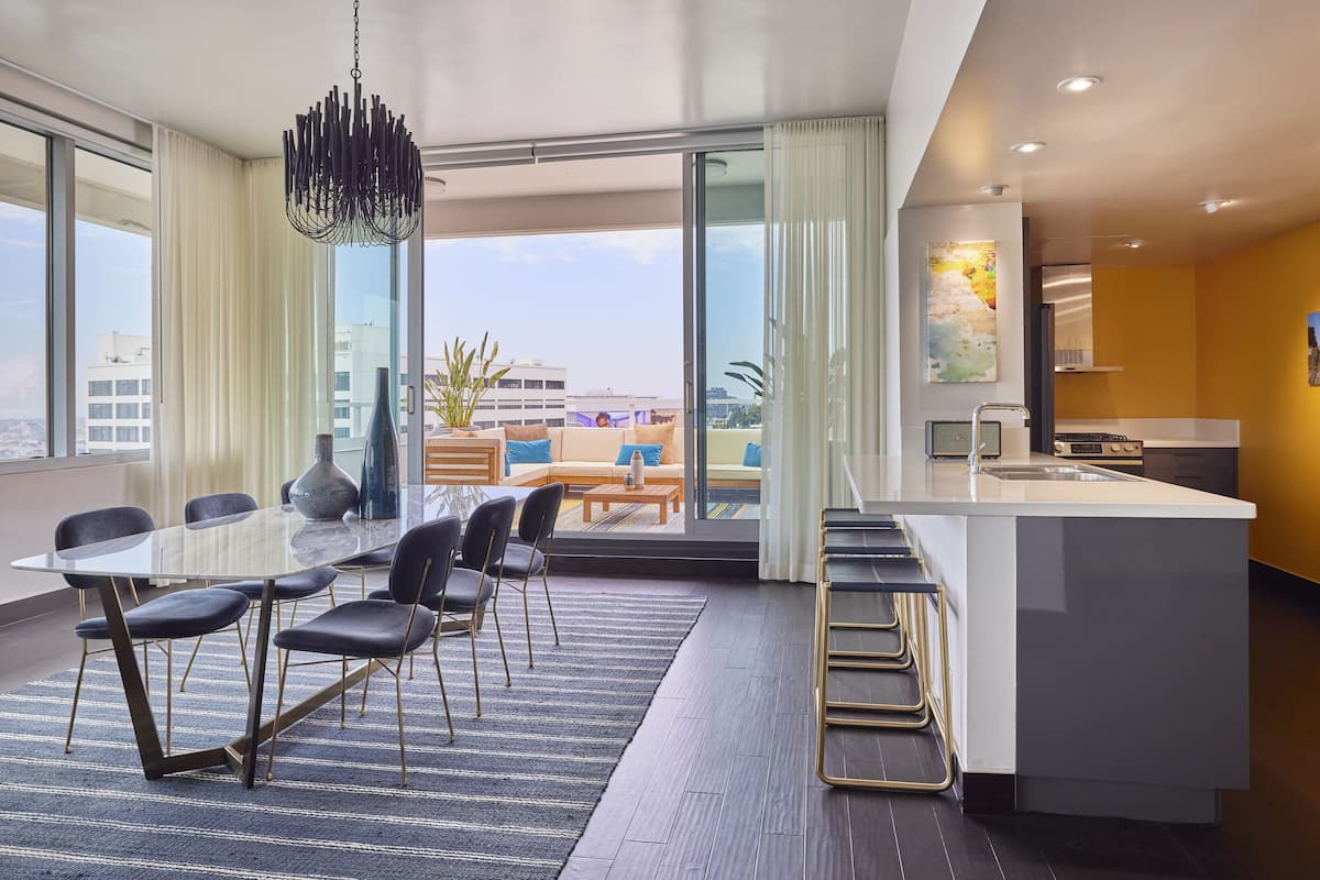 premium bedding, down duvets, free minibar items, in-room safe