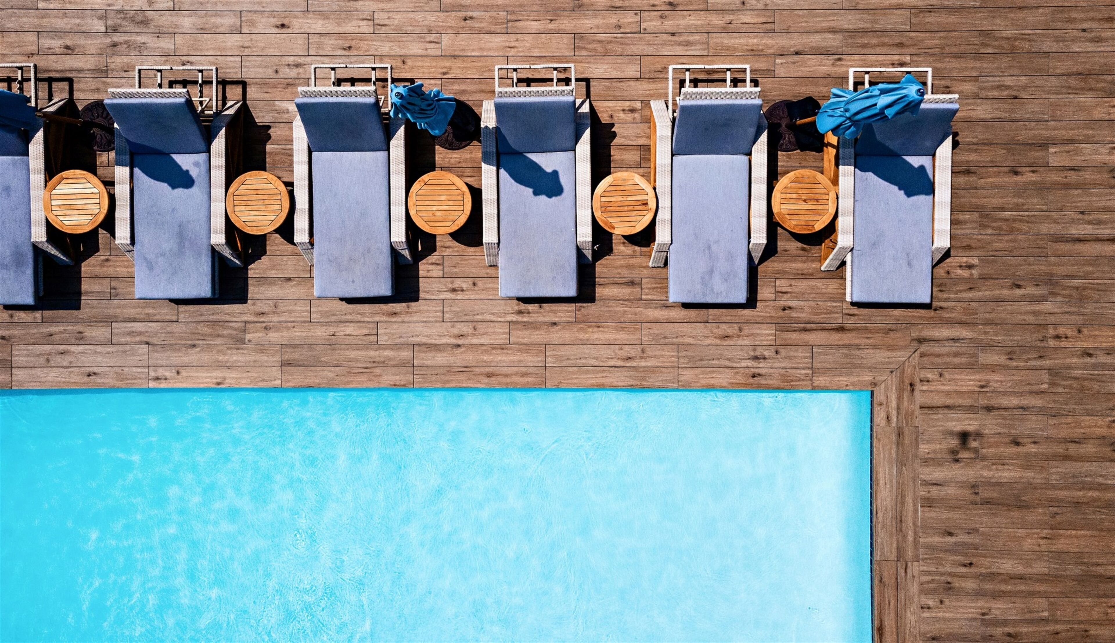 Outdoor pool, free pool cabanas, pool umbrellas