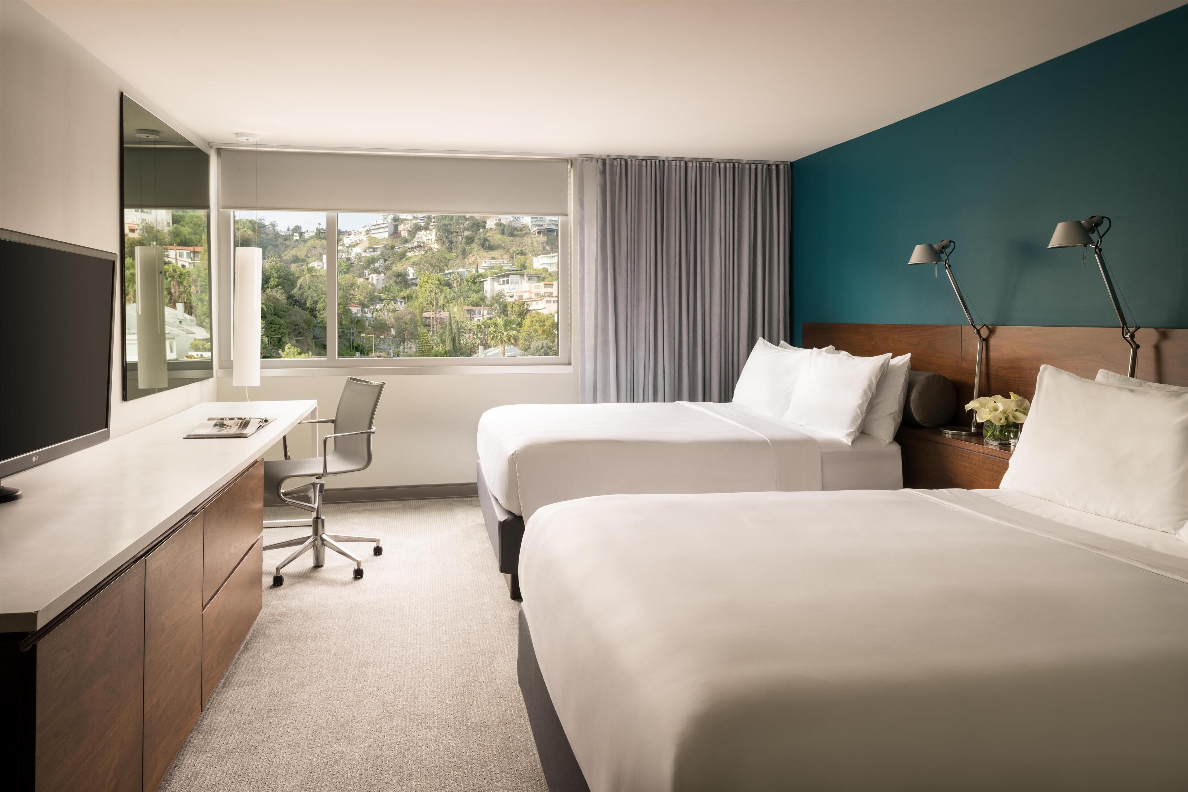 Ropa de cama de alta calidad, cubrecamas y artículos del minibar gratis 