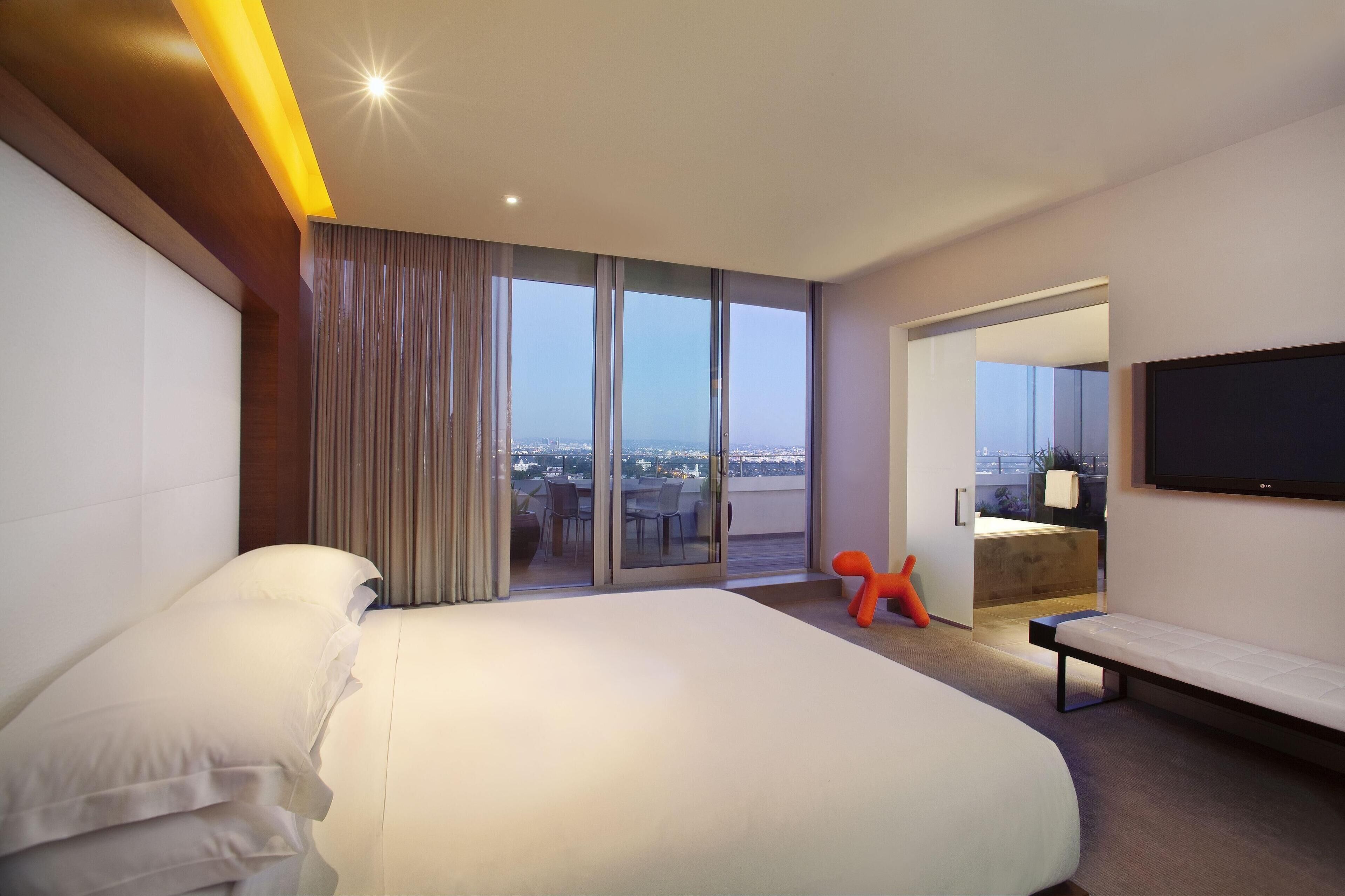 premium bedding, down duvets, free minibar items, in-room safe