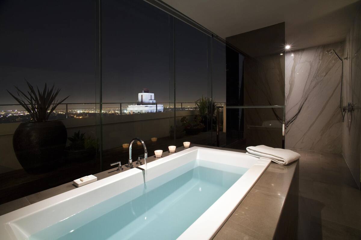 penthouse (suite) | bathroom | shower, designer toiletries, hair dryer, towels