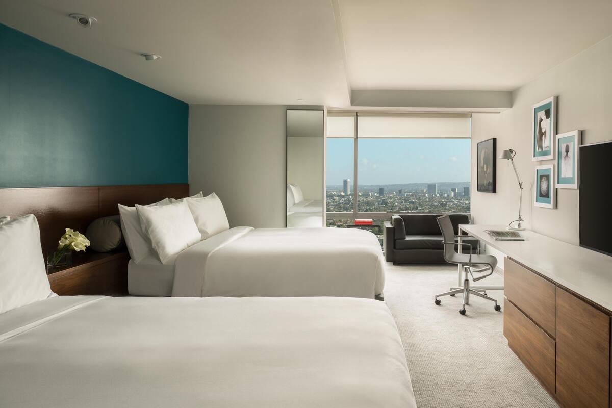 Habitación, 2 camas de matrimonio (Sunset Boulevard View) | Ropa de cama de alta calidad y edredones de plumas
