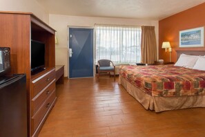 Blackout curtains, iron/ironing board, rollaway beds, free WiFi - Knights Inn Arcadia (Arcadia)