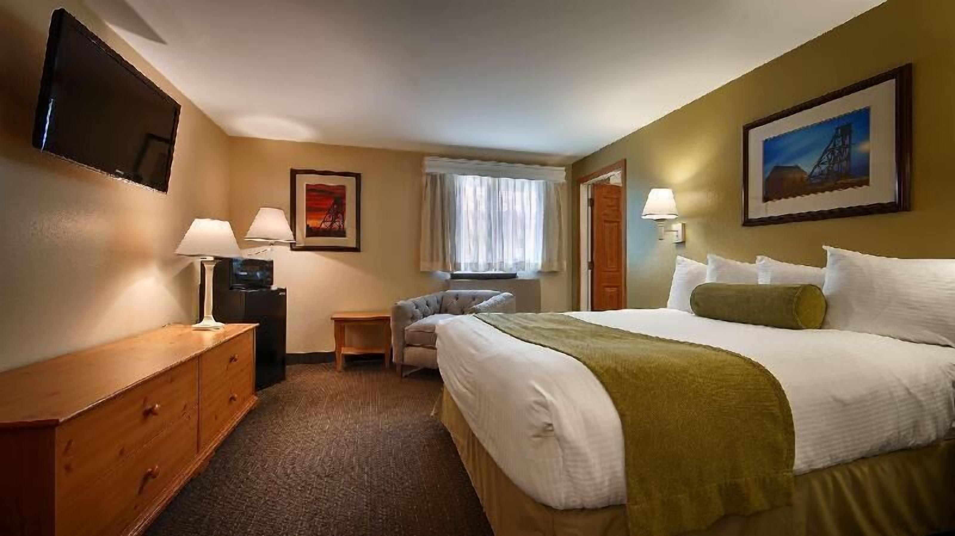 In-room safe, desk, laptop workspace, blackout curtains
