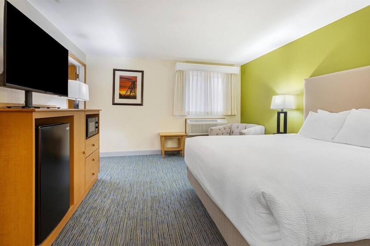In-room safe, desk, laptop workspace, blackout curtains