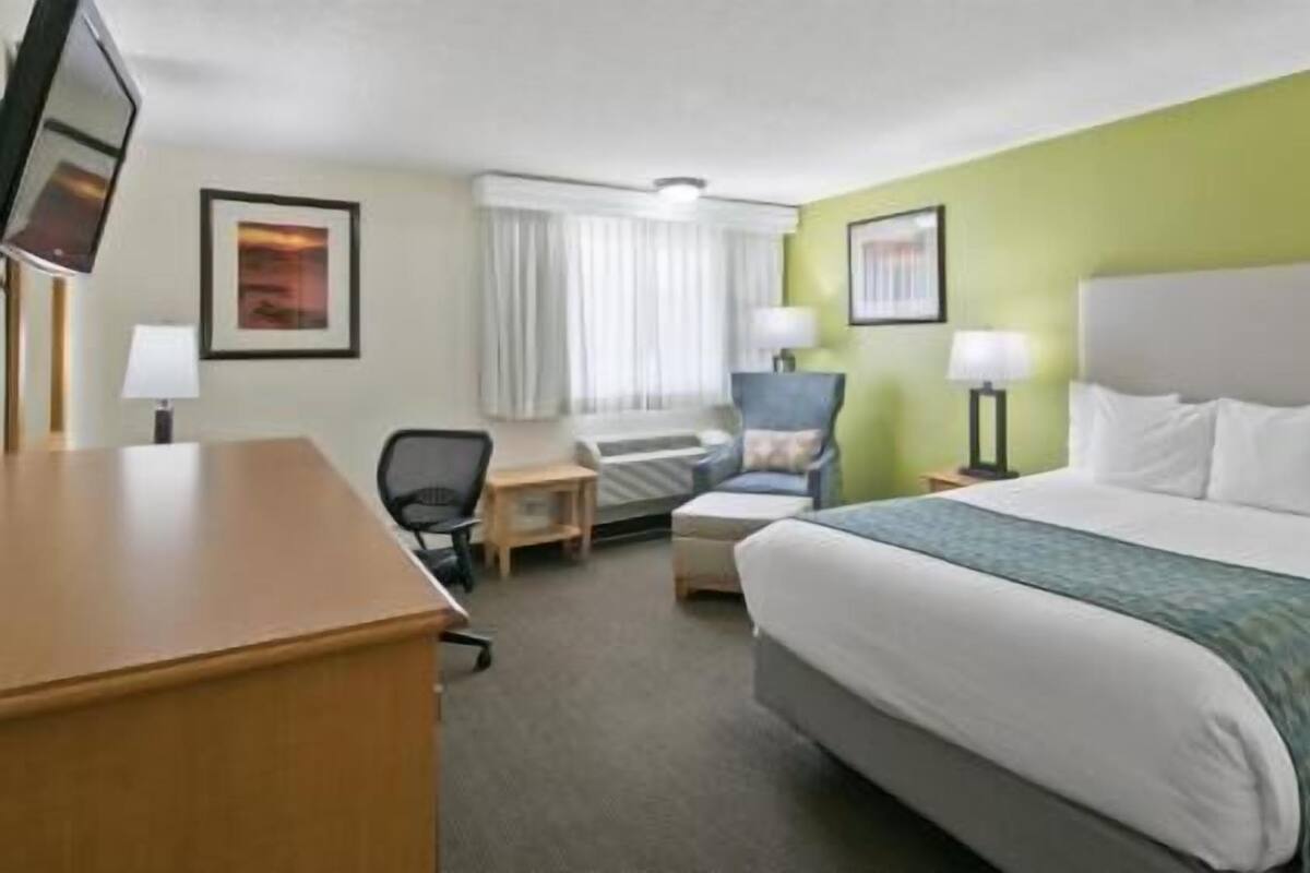 In-room safe, desk, laptop workspace, blackout curtains