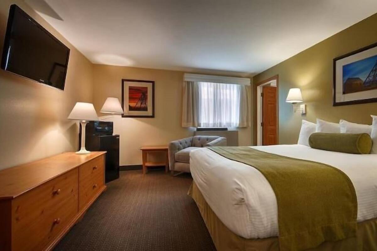 In-room safe, desk, laptop workspace, blackout curtains