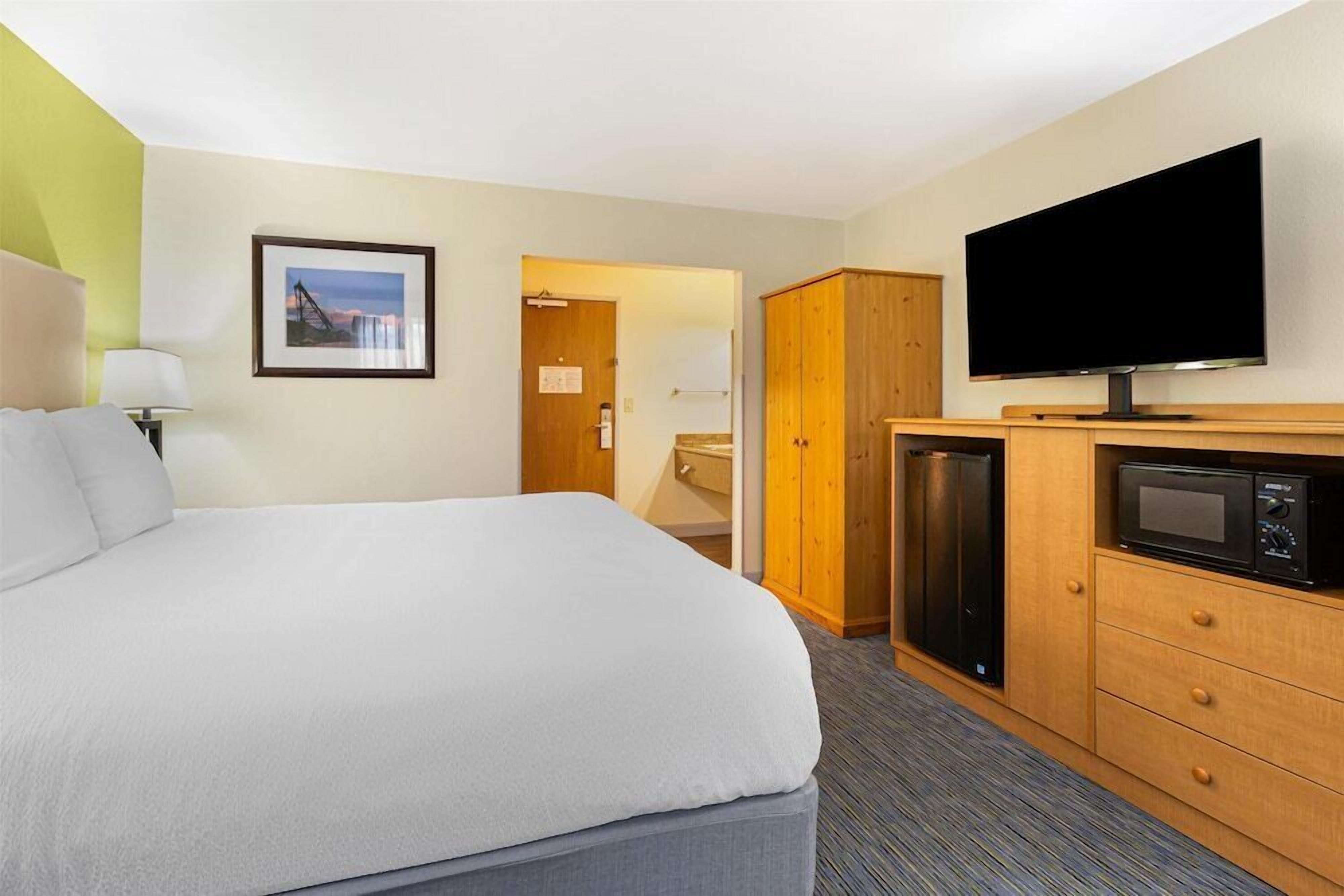 In-room safe, desk, laptop workspace, blackout curtains