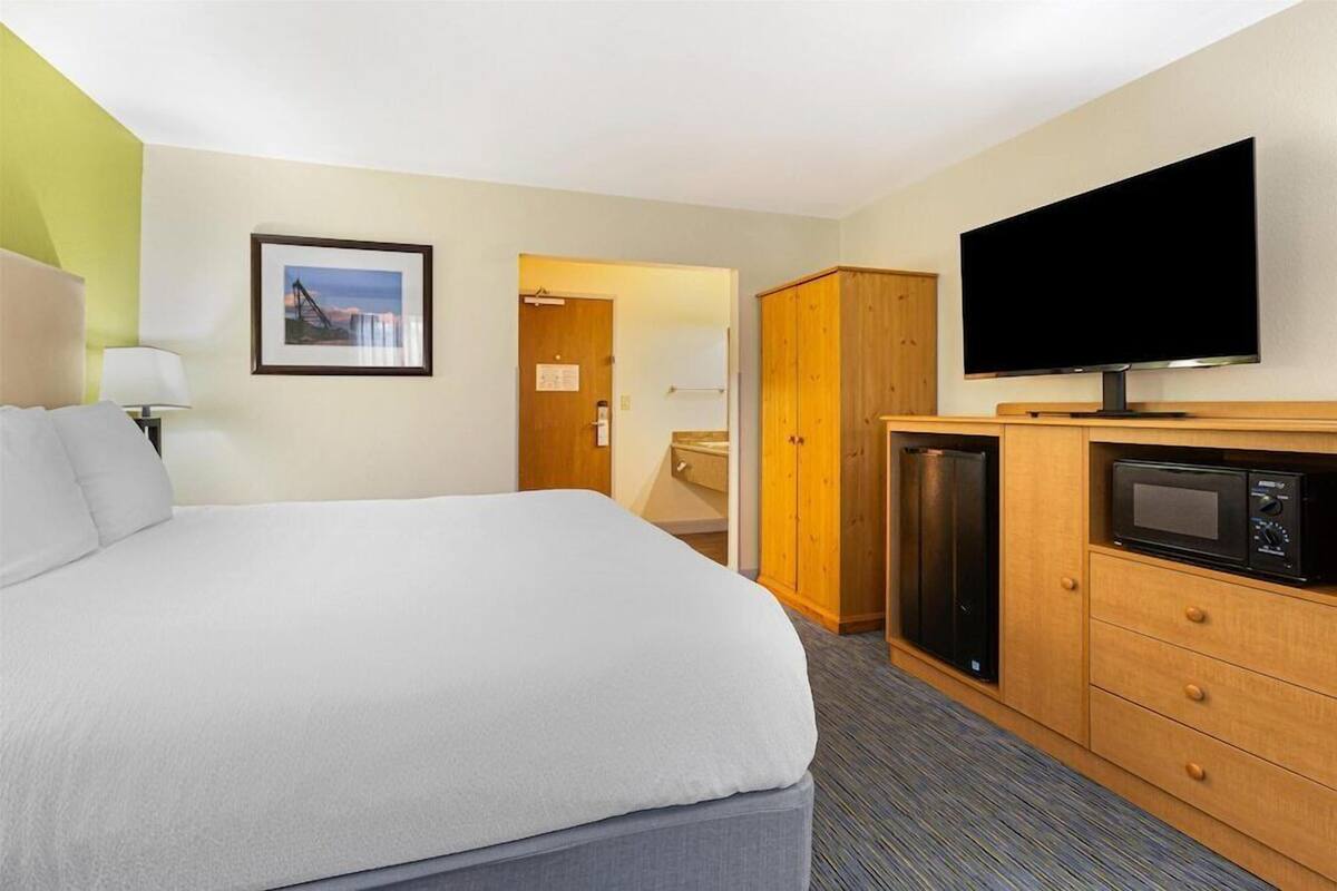 In-room safe, desk, laptop workspace, blackout curtains