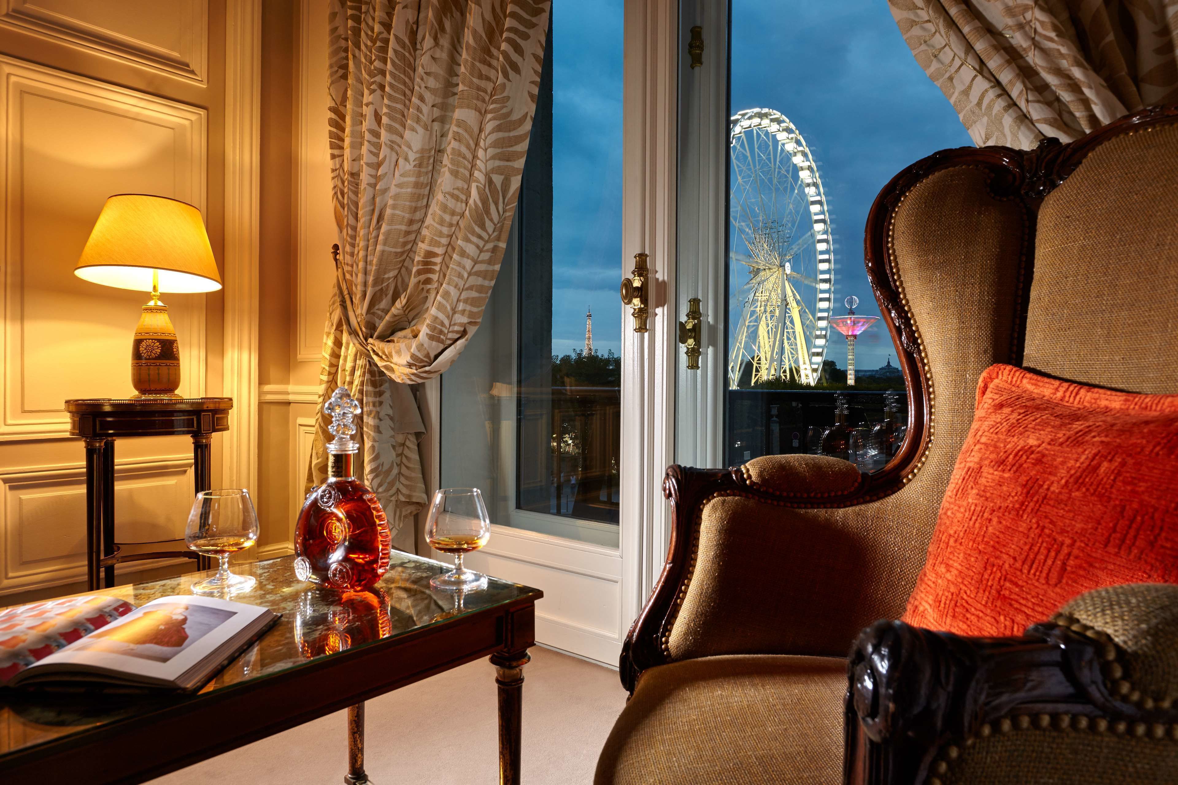eiffel tower suite | room amenity