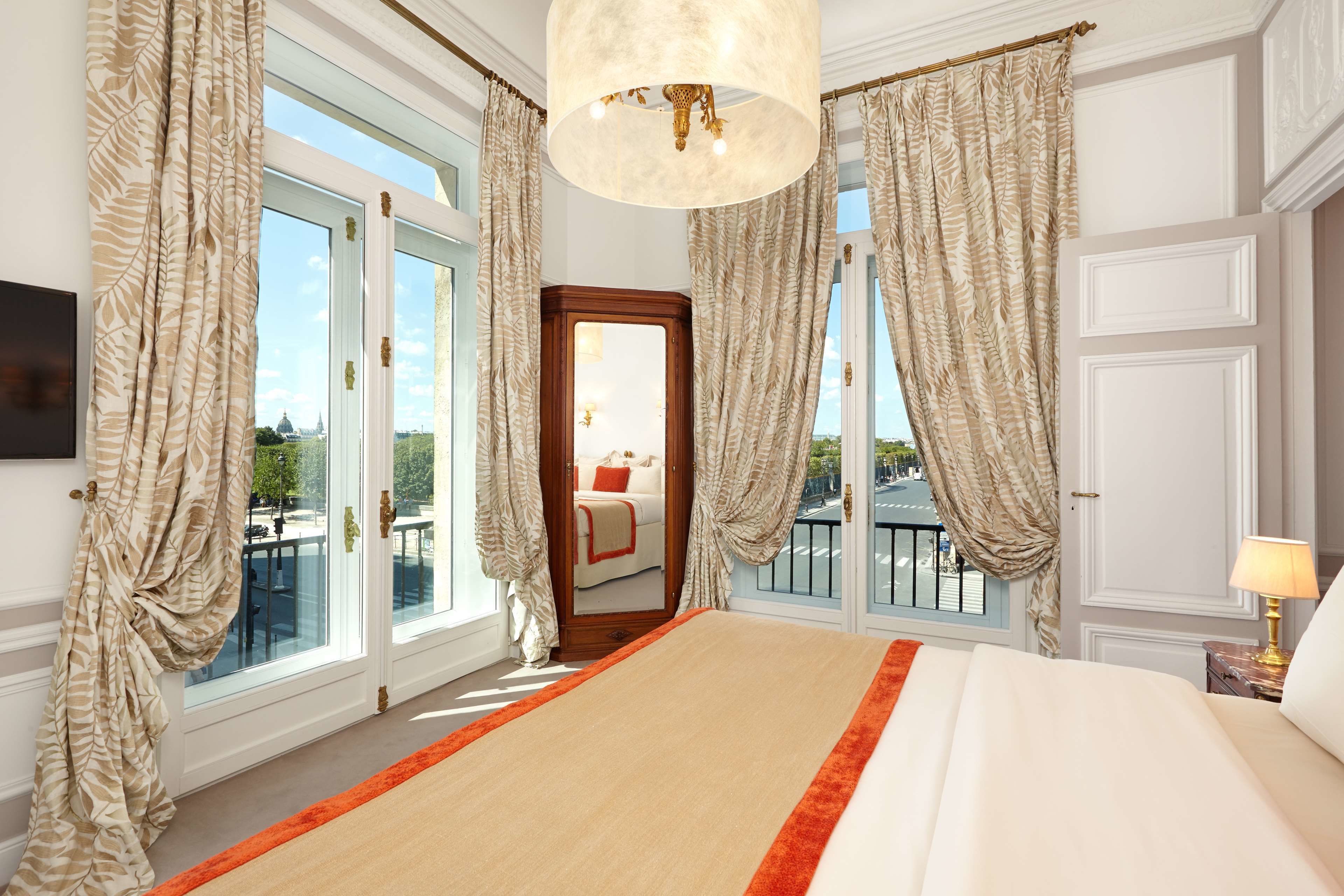 junior suite tour eiffel | premium bedding, pillow-top beds, minibar, in-room safe