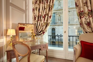 Prestige Room Louvre Eiffel Tower | View from room