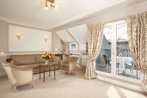 Parisian Suite | 1 bedroom, premium bedding, pillowtop beds, minibar