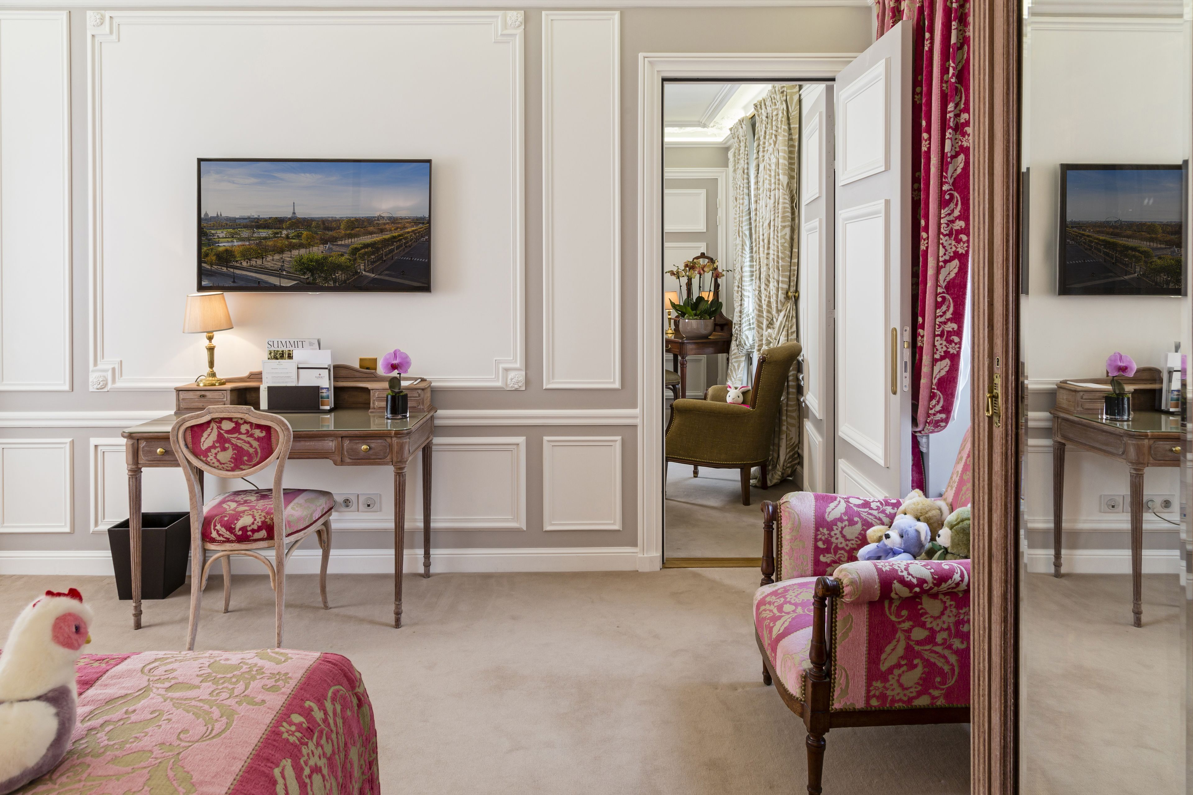 premium bedding, pillow-top beds, minibar, in-room safe