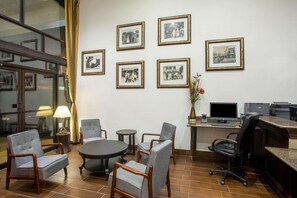 Lobby - Baymont by Wyndham Branson - On the Strip (Branson)