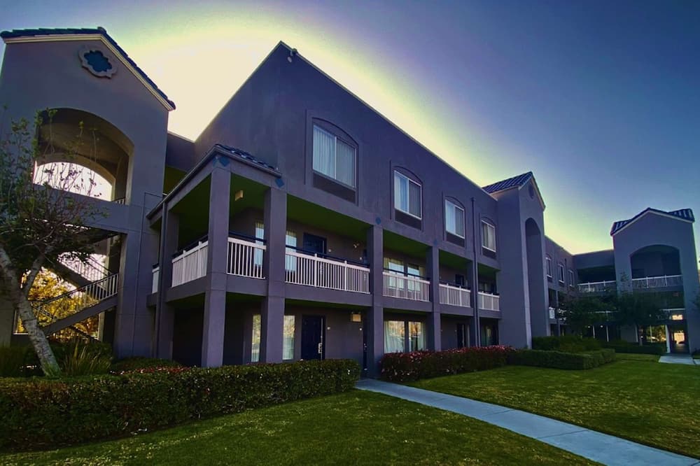 SureStay Hotel by Best Western Ontario Airport