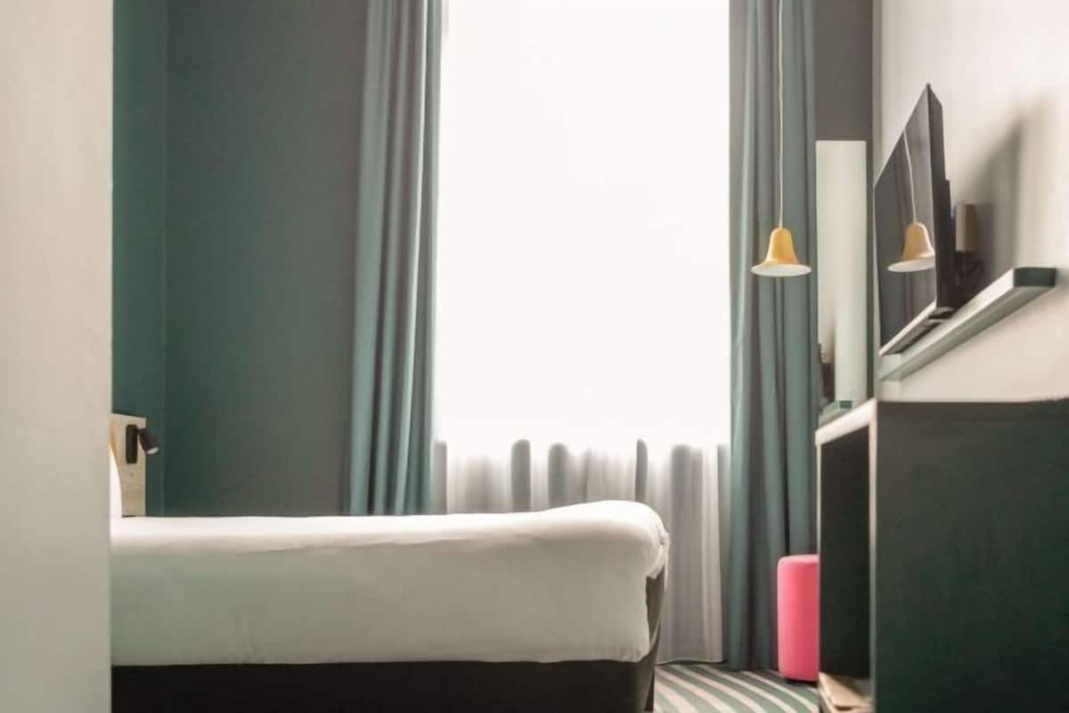 Cortinas blackout, quartos à prova de som, ferros/tábuas de passar roupa