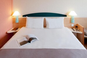 Room, 1 Double Bed | Desk, soundproofing, iron/ironing board, free WiFi