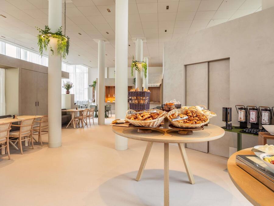 Daily buffet breakfast (EUR 19 per person)